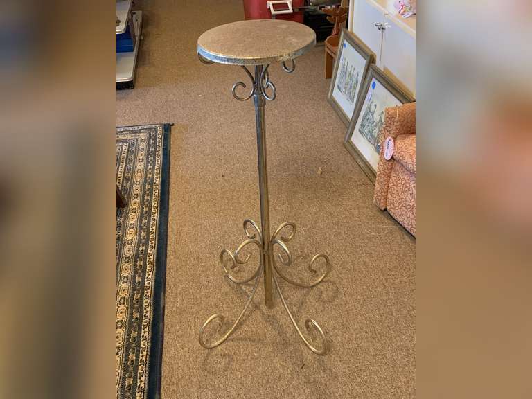 VINTAGE GOLD TONE METAL ADJUSTABLE PLANT STAND 32" TALL X 10" ROUND image