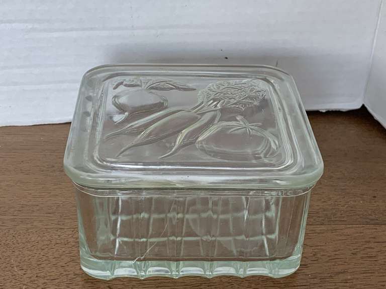 VINTAGE HAZEL ATLAS GLASS REFRIGERATOR DISH 5" SQUARE X 2 3/4" TALL W/ EMBOSSED VEGETABLE LID image