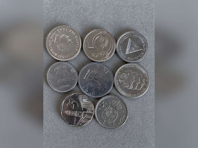 8 FOREIGN COINS (2008 SWEDEN 1 KRONA, 1986 DOMINICAN REPUBLIC 25 CENTAVOS, 1998 CUBA 25 CENTAVOS COIN, 2016 INDIA 2 RUPEE COIN, 2017 INDIA 1 RUPEE COIN, 2007 NICARAGUA 50 CENT CORDOBA, 2006 CZECH REPUBLIC 5 KORUN COIN, 1975 SPAIN 5 PESETAS COIN) - CHECKOUT image
