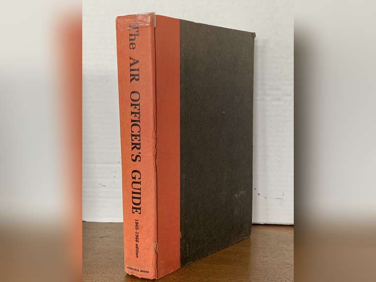 1965 "THE AIR OFFICER'S GUIDE 1965-1966 EDITION" HARDBACK BOOK image