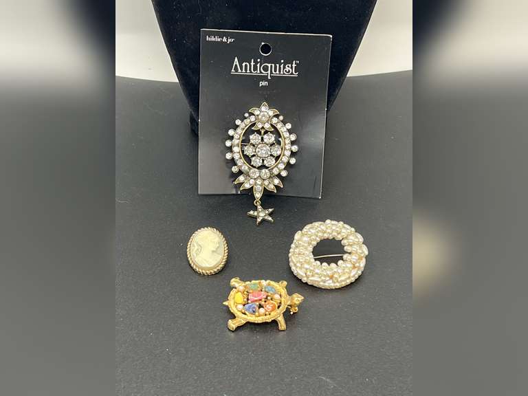 Ladies fashion brooches/pins, see pictures for details. image