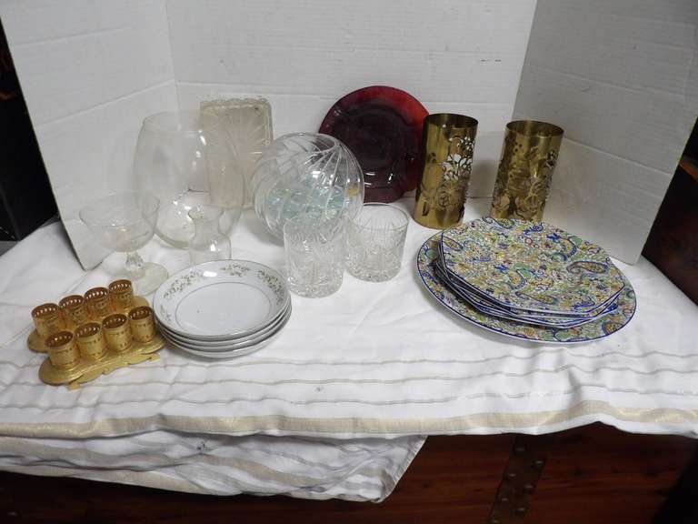 MIXED LOT OF PLATES, CRYSTAL BOWL, GLASSES, AND MORE image