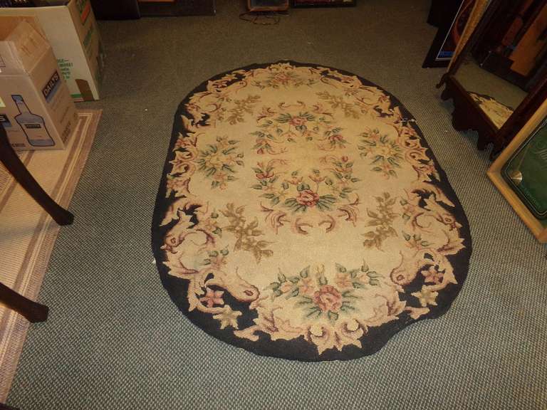 VINTAGE OVAL AREA RUG WITH FLORAL PATTERN image