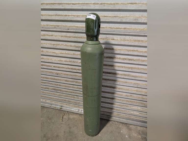 INDUSTRIAL SIZE COMPRESSED OXYGEN TANK image