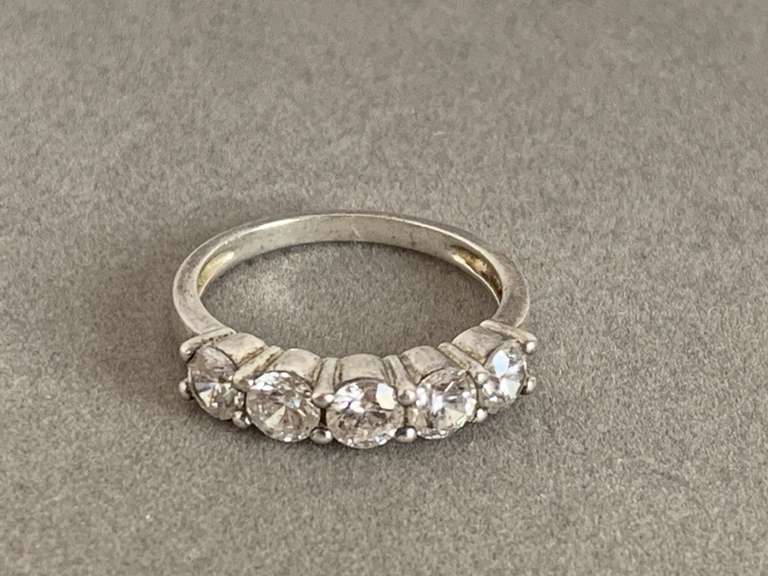 925 STERLING BAND W/ 5 ROUND CZ'S SIZE 6 (2.24 GRAMS) - CHECKOUT image