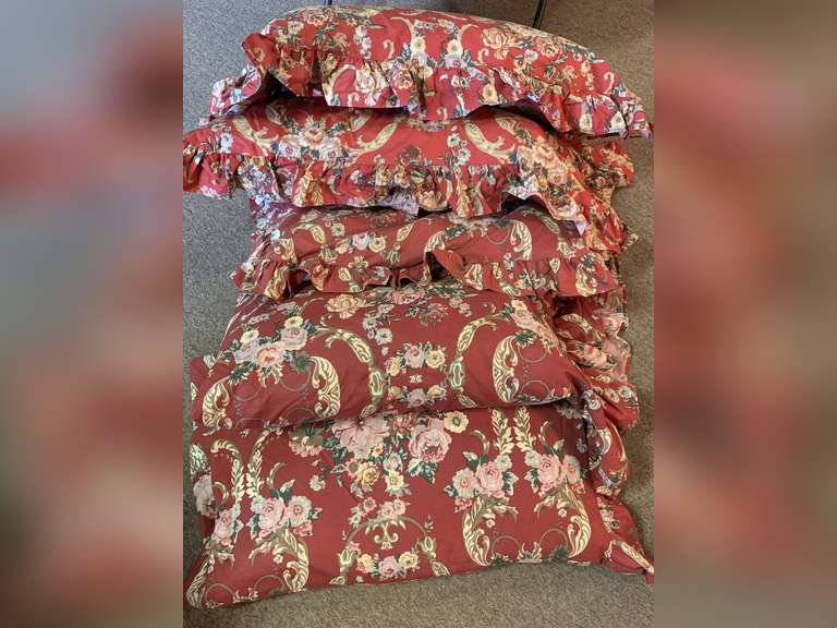 3 PILLOW SHAMS, 2 PILLOW CASES - ALL W/ MATCHING SHAMS & PILLOWS - RED W/ FLORAL image