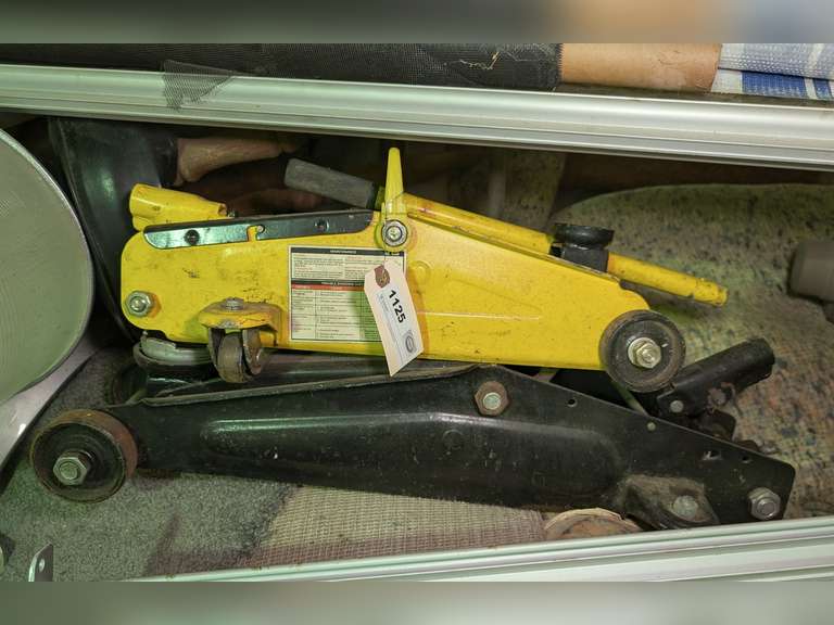 PAIR OF HYDRAULIC FLOOR JACKS image