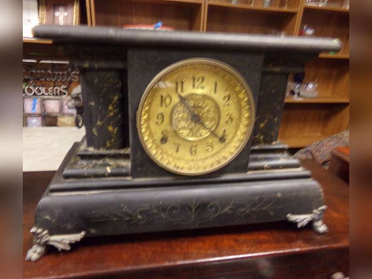 ANTIQUE MANTLE CLOCK image