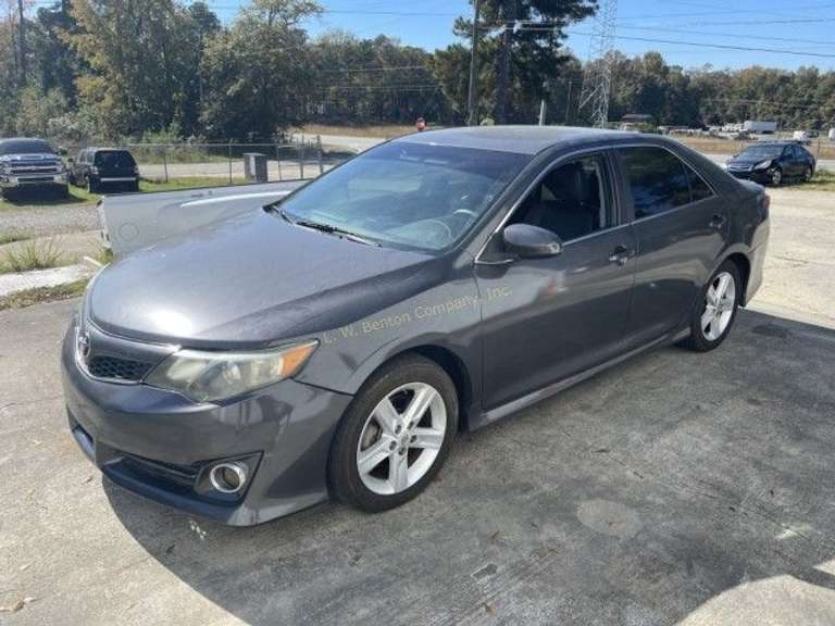 2014 Toyota Camry 4 Door image
