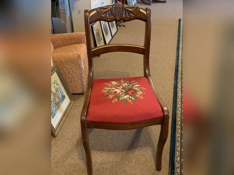 ANTIQUE BEAUTIFUL MAHOGANY HAND CARVED SIDE CHAIR WITH NEEDLEPOINT FLORAL SEAT 33" TALL X 17 3/4" WIDE X 15" DEEP image