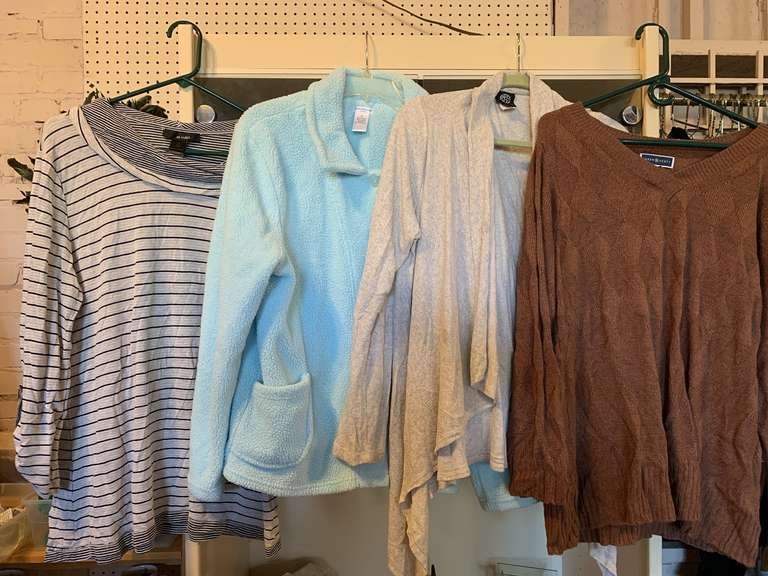 LADIES CLOTHING LOT - 4 TOPS, 2 SWEATERS, 1 JACKET - ALL SIZE XL image