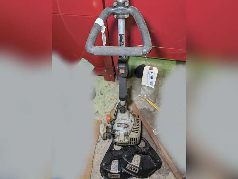 ECHO SRM-2100 GAS POWERED TRIMMER WITH PAIR OF UNMOUNTED GUARDS image