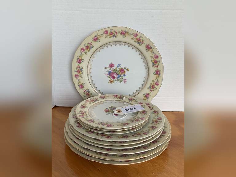 GOLD CASTLE 10 PIECE "HOSTESS" CHINA image