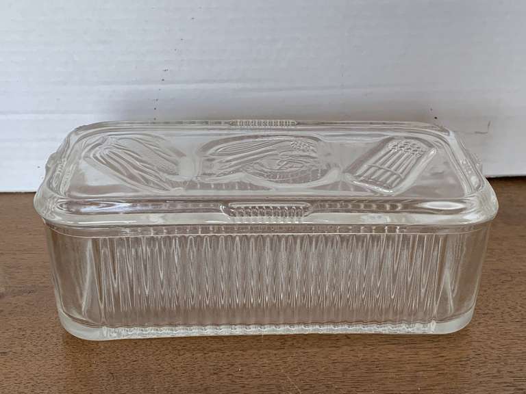 VINTAGE MEDIUM HAZEL ATLAS REFRIGERATOR DISH W/ VEGETABLE EMBOSSED LID 8 3/4" LONG X 4" WIDE X 3 1/2" TALL image