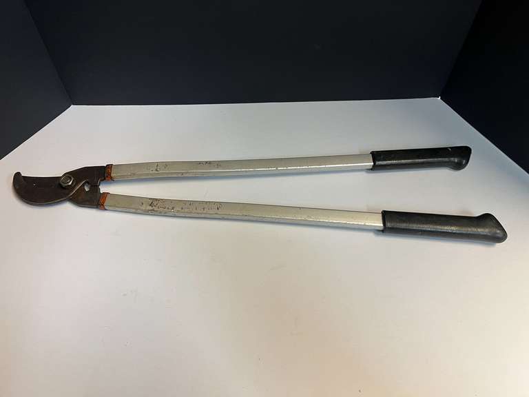 Bypass lopper, see pictures for details. image