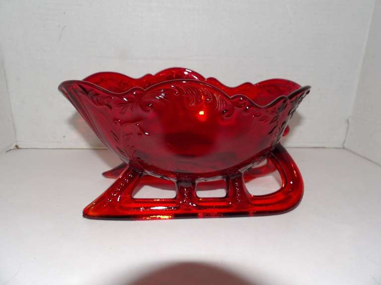 FENTON GLASS RED SLEIGH image