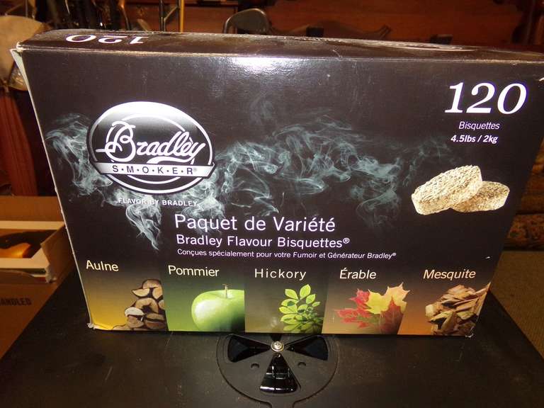 NEW BRADLEY SMOKER WITH FLAVOR BISQUETTES image