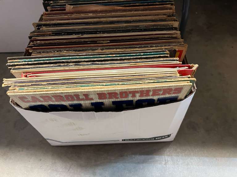 Assorted vintage albums, see pictures for details. image