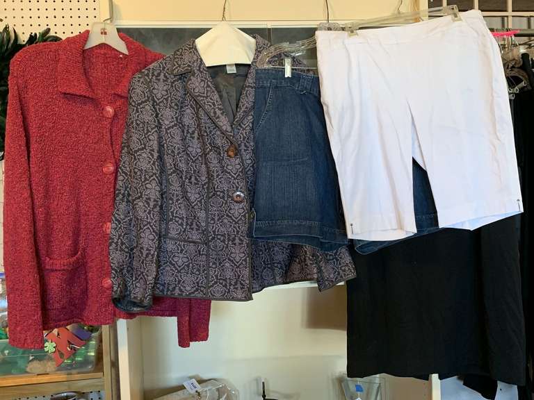 LADIES CLOTHING LOT - 2 PAIR LADIES SHORTS, 1 JACKET, 1 SWEATER - ALL SIZE 16 image