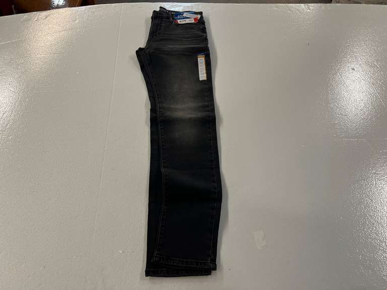 Arizona Jean company, skinny jeans, size 29 x 32, still new with the tags, see pictures for details. image