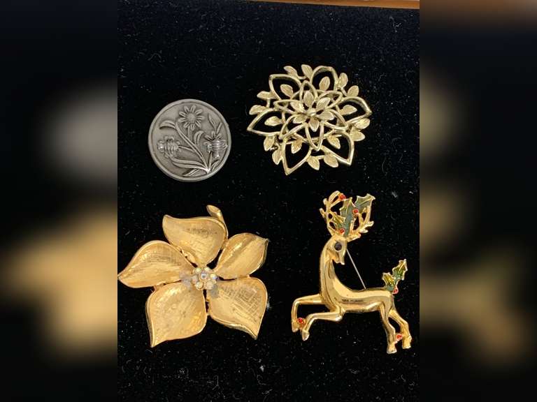 VINTAGE GOLD TONE FLOWER BROOCH, VINTAGE GOLD TONE CHRISTMAS REINDEER BROOCH, VINTAGE SARAH COVENTRY SILVERTONE PETAL LEAF BROOCH & PEWTER VINTAGE BROOCH W/ BEE EARRINGS - CHECKOUT image