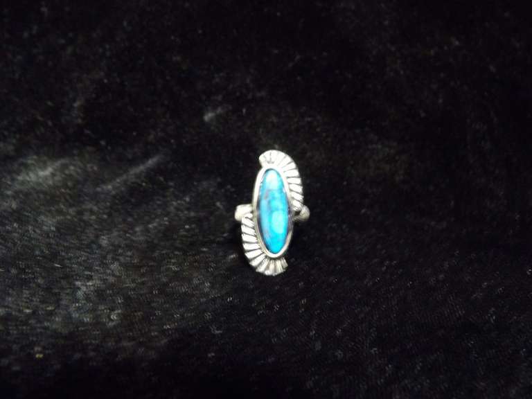 COSTUME JEWELRY RING SIZE 4.5 image