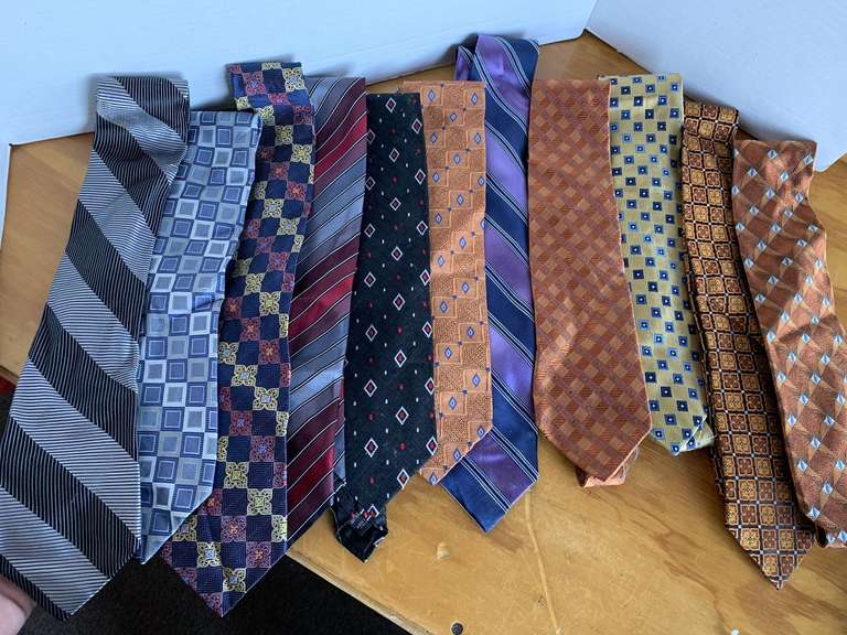 ASSORTMENT OF MEN'S SILK TIES image