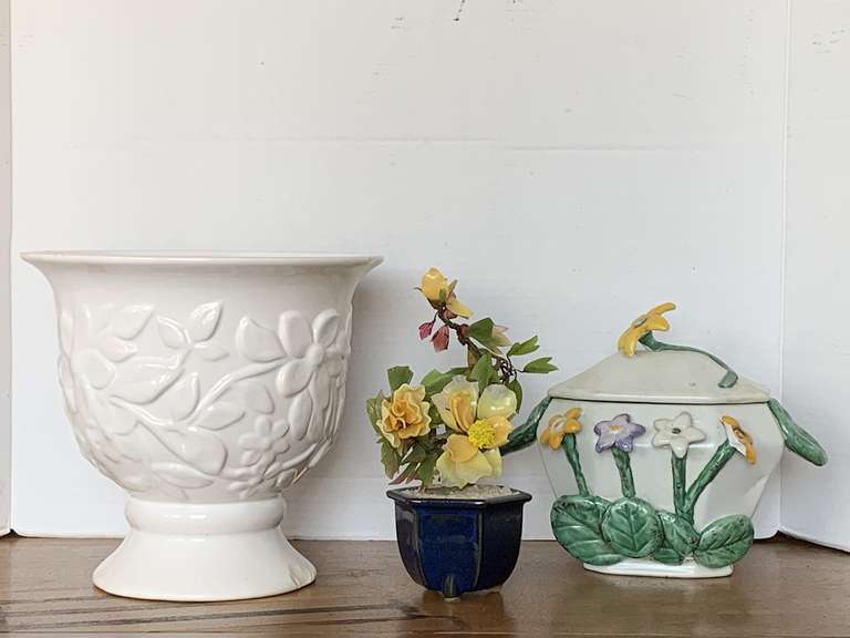 DEARTIS WHITE CERAMIC EMBOSSED PLANTER MADE IN PORTUGAL 9 1/8" ROUND X 8 3/4" TALL (DAMAGE ON BASE & FLEA BITES ON RIM), SMALL VINTAGE JADE/GLASS FLOWER BONSAI TREE 8" TALL & HANDCRAFTED CERAMIC FLOWER BOX (1 FLOWER BROKEN) 9" LONG X 4" WIDE X 7 3/4" TALL image