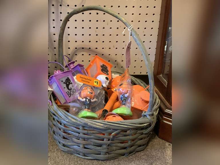 BASKET FULL OF HALLOWEEN ITEMS (BASKET INCLUDED) image