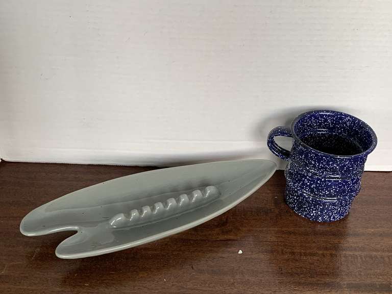 ART DECO ASHTRAY & BLUE SPECKLED ENAMEL MUG image