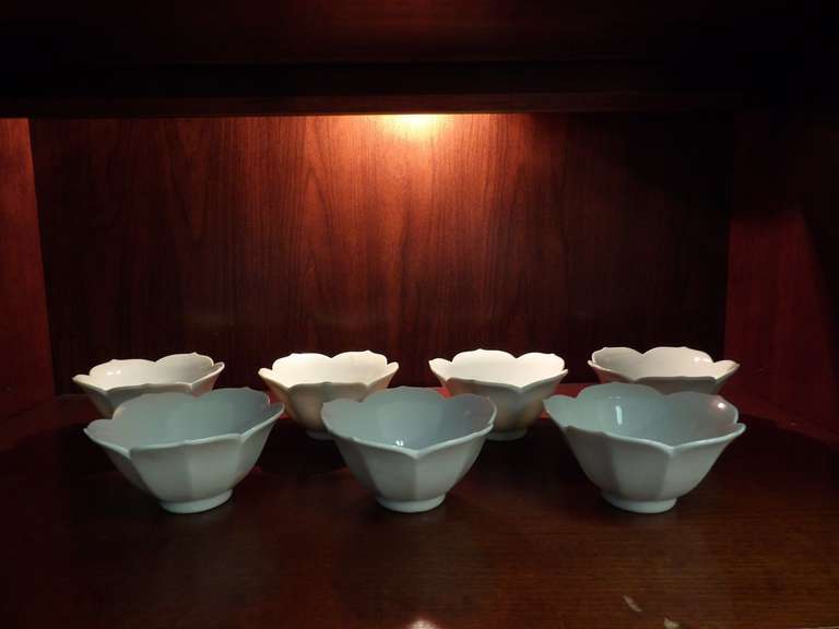 SET OF LOTUS SHAPE, BOWLS image