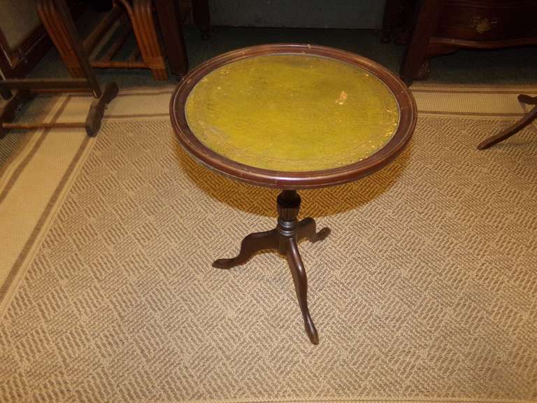SMALL WOODEN SIDE TABLE WITH TRIPOD BASE image