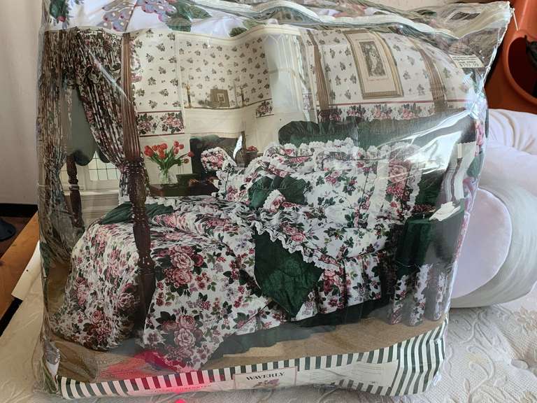 NEW WAVERLY LUXURY COMFORTER (QUEEN) image