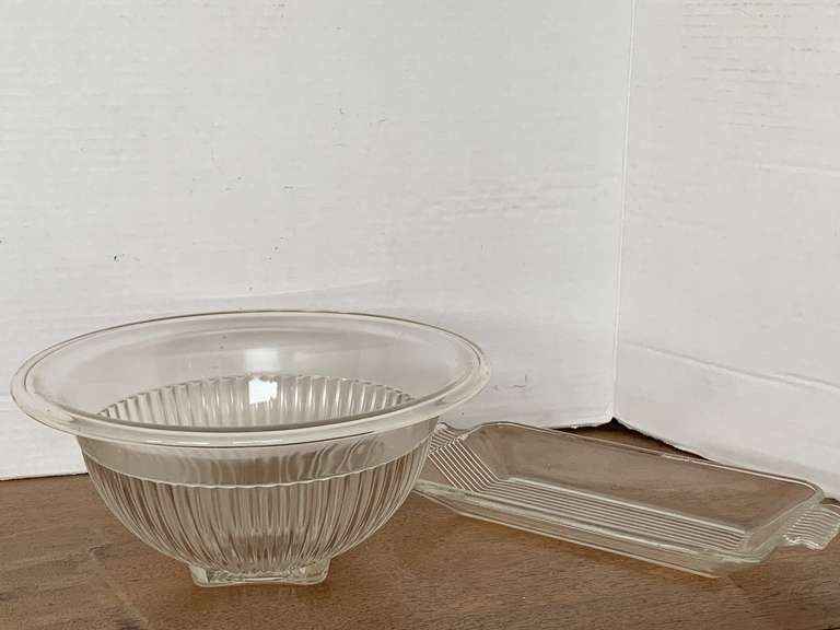 VINTAGE FEDERAL GLASS LARGE BOWL & VINTAGE HAZEL ATLAS GLASS RELISH TRAY image