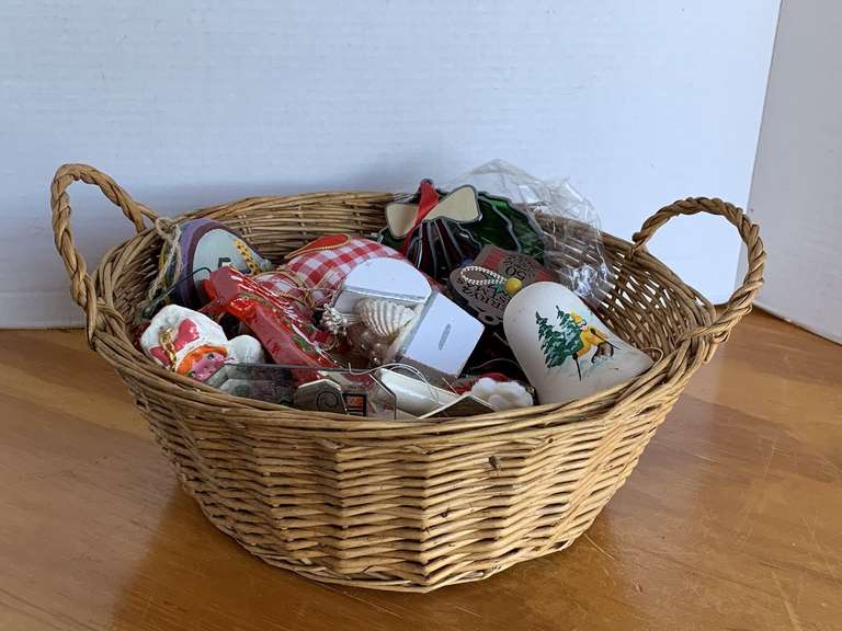 BASKET OF MISC CHRISTMAS ORNAMENTS (BASKET INCLUDED) image