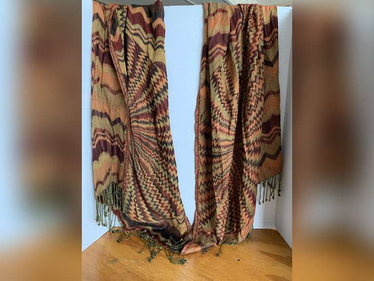 NICE LADIES WOVEN SHAWL image