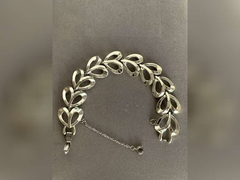VINTAGE CORO SILVER TONE HEART LINK BRACELET - CHECKOUT image