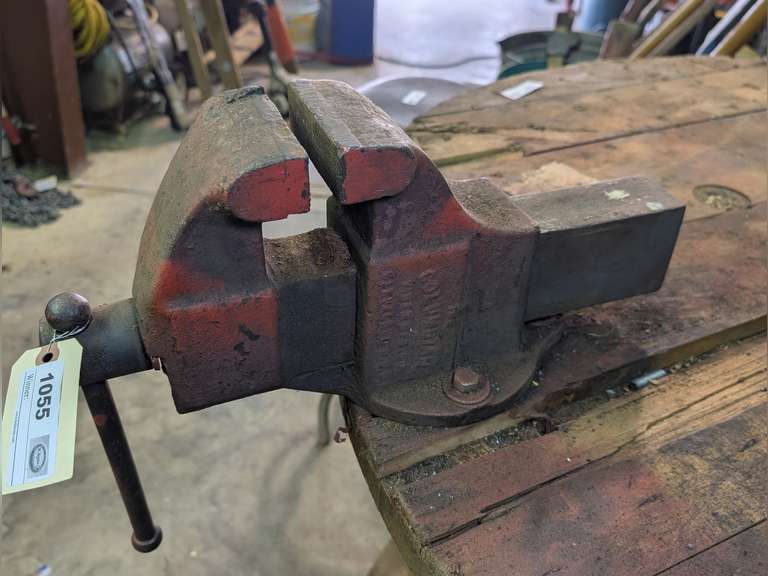 LARGE VINTAGE COLOMBIAN NUMBER 504 BENCH VISE image
