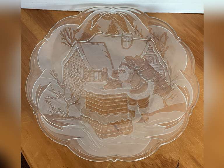 LARGE CRYSTAL FROSTED SANTA PLATTER 15" ROUND image