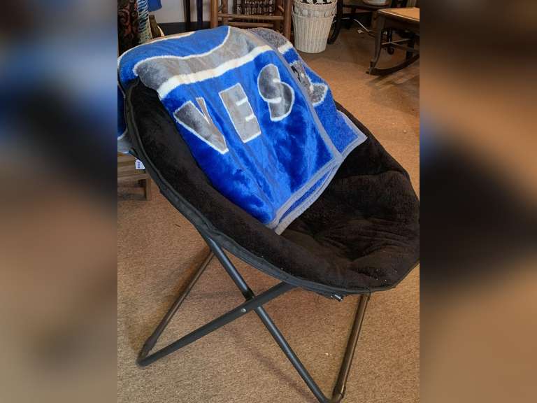 OVERSIZED PLUSH THROW & BLACK FOLDABLE SAUCER CHAIR image