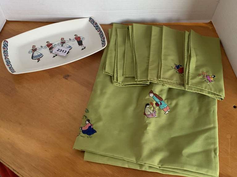 HAND EMBROIDERED TABLECLOTH, 4 NAPKINS & VINTAGE FIGGJO NORWAY CERAMIC TRAY 10" LONG X 5 1/2" WIDE image