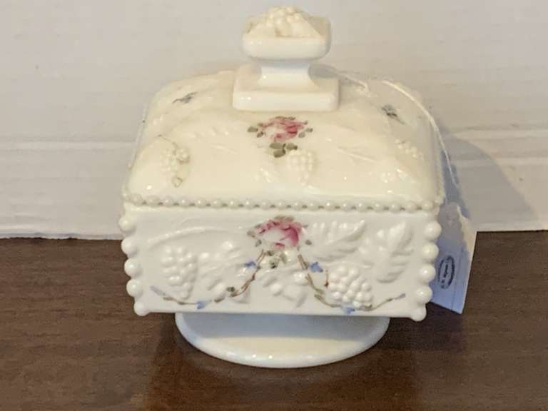 VINTAGE WESTMORELAND WHITE MILK GLASS "ROSES & BOWS" COVERED CANDY DISH 5" TALL X 5" SQUARE image