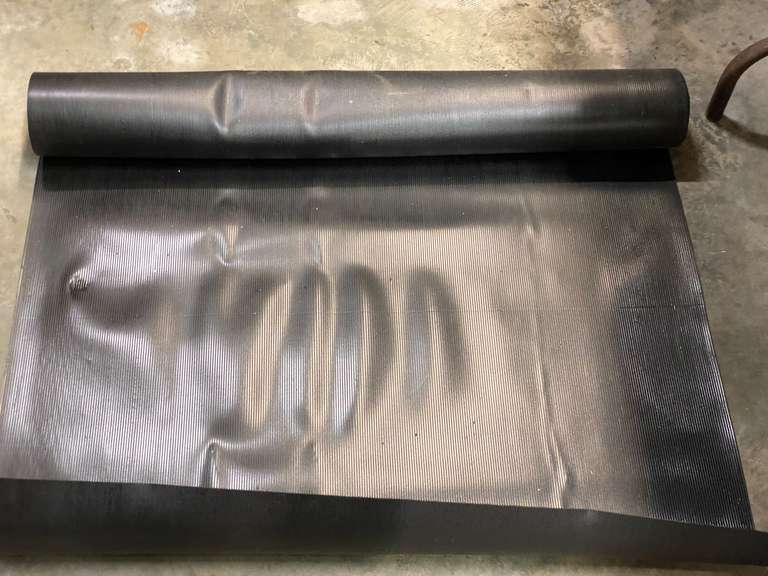 Ribbed black matting, see pictures for details. image