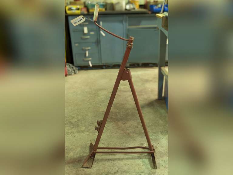 FOLDING MANUAL ANGLED WORM GEAR JACK image