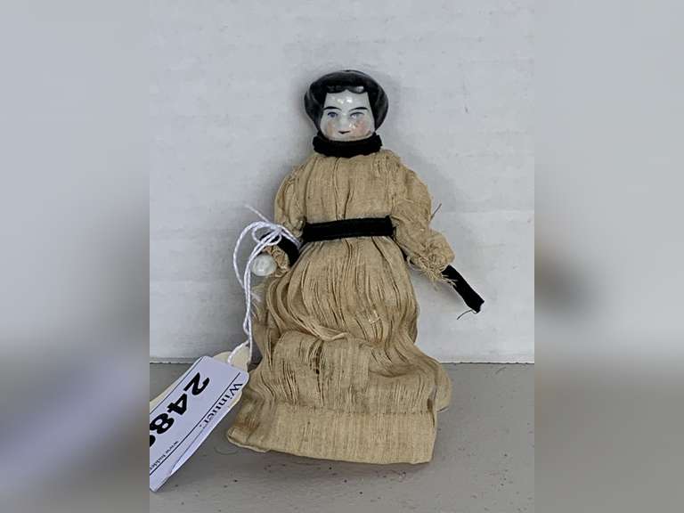 ANTIQUE HAND PAINTED CHINA DOLL (MISSING ONE ARM) 4 1/4" TALL image