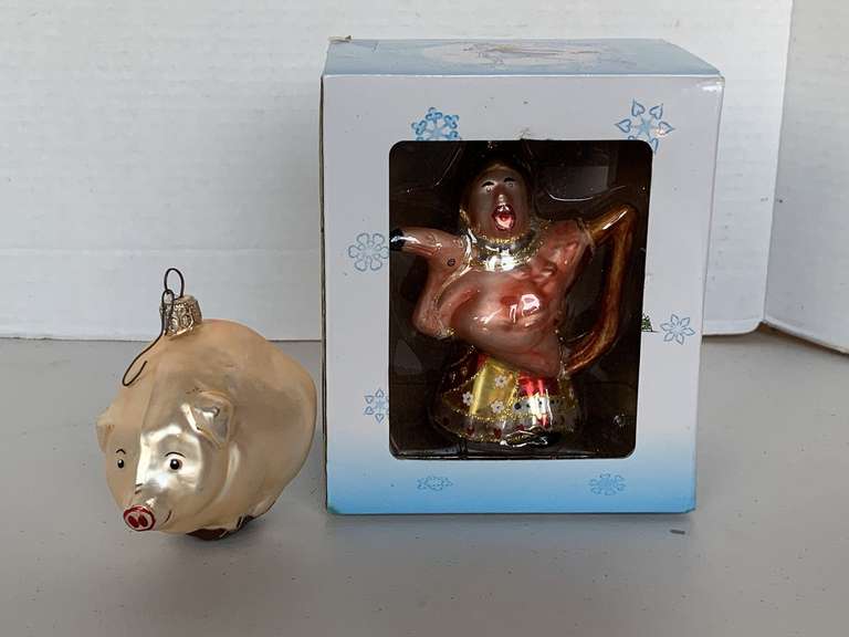 CARDEW ALICE IN WINTERLAND QUEEN OF HEARTS ORNAMENT IN BOX & BLOWN GLASS LUCKY PIG ORNAMENT image