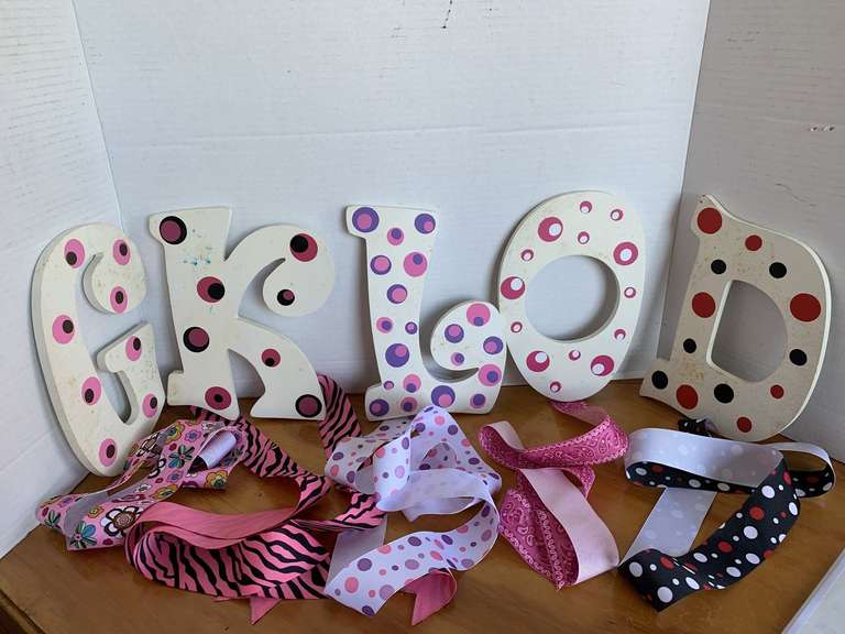 5 HANDMADE HAND PAINTED HAIR BOW HANGERS image