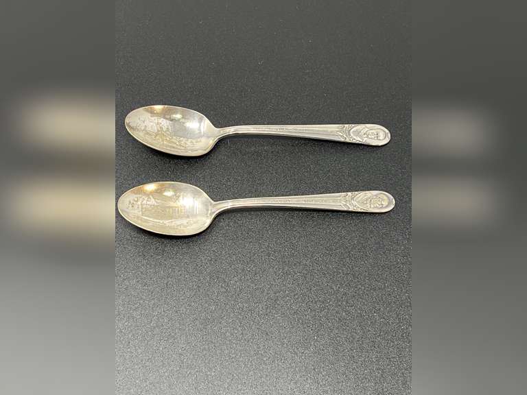Vintage souvenir spoons commemorating presidents William McKinley, and James A. Garfield, see pictures for details. image