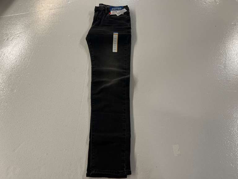 Arizona Jean company, skinny jeans, size 29 x 30, still new with the tags, see pictures for details. ￼ image
