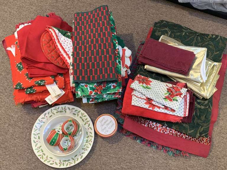 SHELF LOT OF MISC CHRISTMAS PLACEMATS, TABLECLOTHS, NAPKINS & MORE image